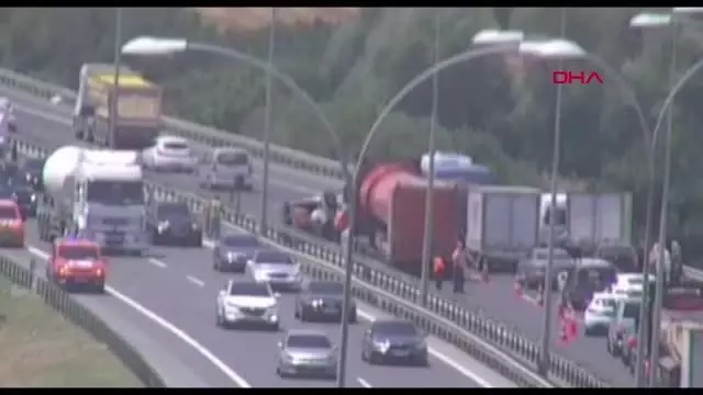 SİLİVRİ TEM OTOYOLU'NDA ZİNCİRLEME KAZA: 4 YARALI