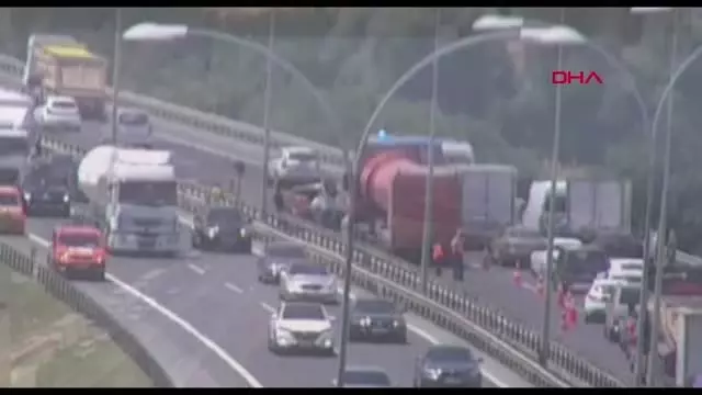 SİLİVRİ TEM OTOYOLU'NDA ZİNCİRLEME KAZA: 4 YARALI