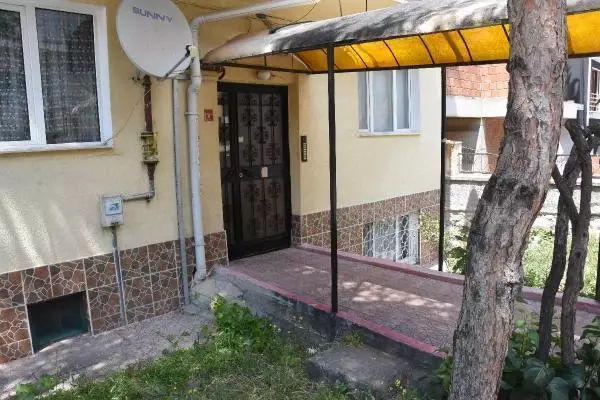 Tüfekle ağır yaraladığı eski eşini, kapısında beklemiş