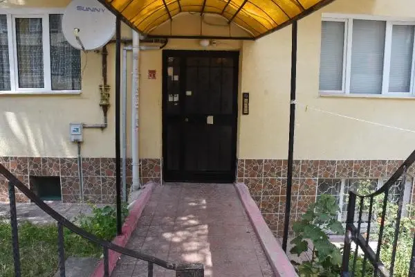 Tüfekle ağır yaraladığı eski eşini, kapısında beklemiş