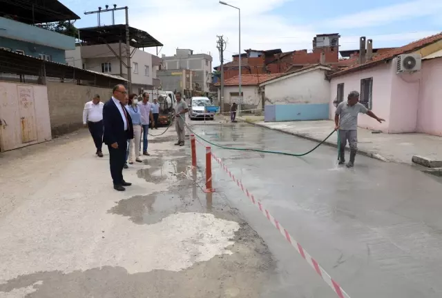 Turgutlu Belediyesi aşırı sıcaklara rağmen sahada çalışmalarını sürdürüyor