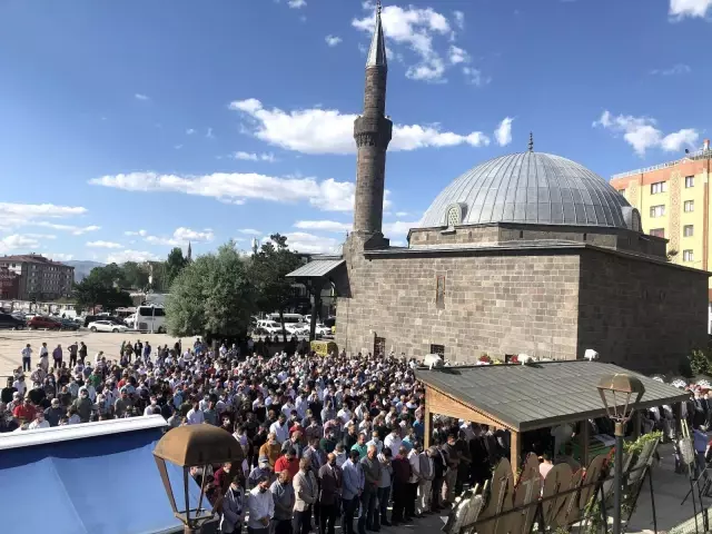 TÜRSAB Başkanı Kürşat Özeken son yolculuğuna uğurlandı
