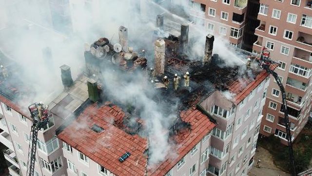 Son dakika... (Ümraniye'de 10 katlı binanın çatısında yangın