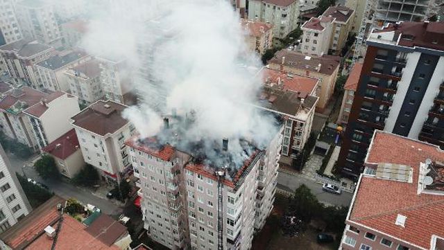 Son dakika... (Ümraniye'de 10 katlı binanın çatısında yangın