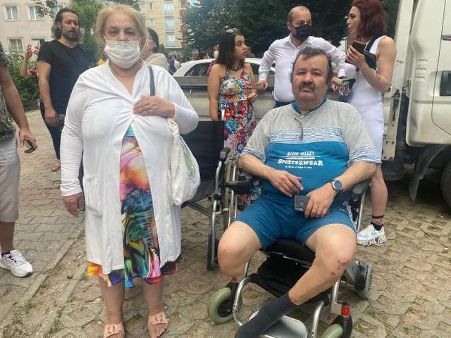 Son dakika... (Ümraniye'de 10 katlı binanın çatısında yangın