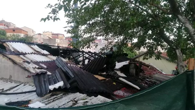 Yabancı uyruklu şahısların kaldığı gecekondu alev alev yandı