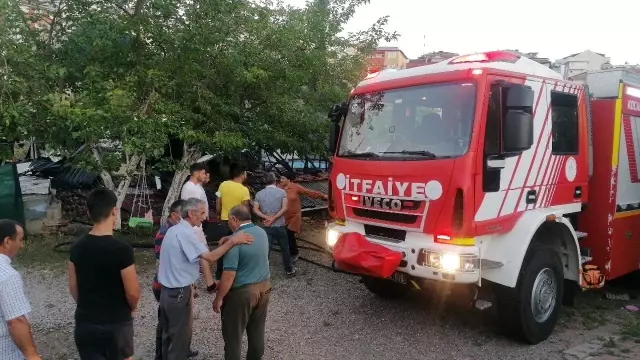 Yabancı uyruklu şahısların kaldığı gecekondu alev alev yandı