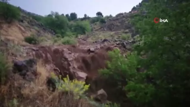 15 dakika süren sağanak yağış yaşamı olumsuz etkiledi