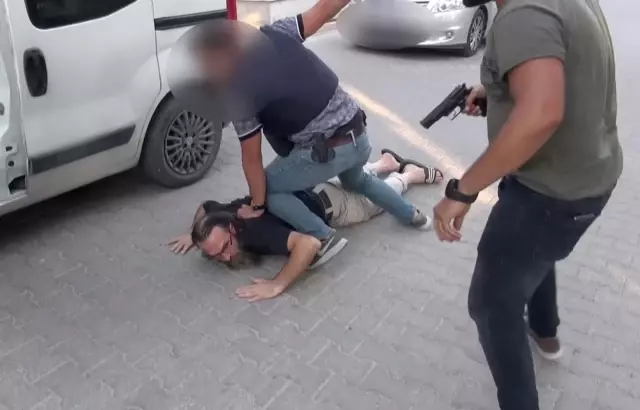 Yakalanan terör örgütü DEAŞ şüphelisi tutuklandı Yakalanan terör örgütü DEAŞ şüphelisi tutuklandı
