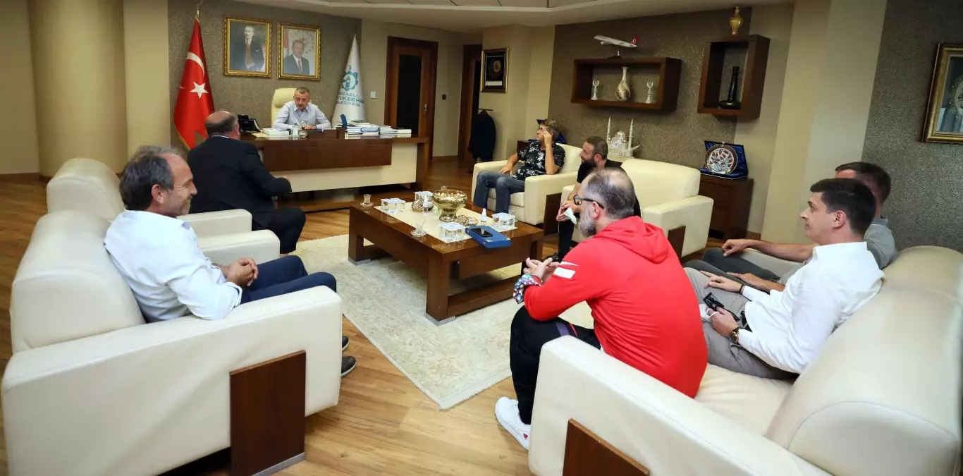Başkan Büyükakın, ''Ülkemizin istiklali ve istikbali her şeyin önündedir''