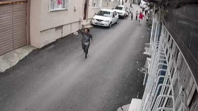 Bursa'da 5 yaşındaki kızı taciz eden sapık mahalleli tarafından tekme tokat dövüldü