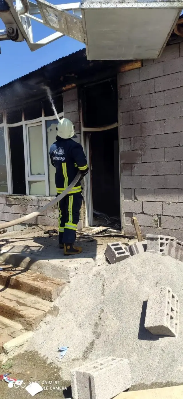 Çakmakla oynayan çocuk evi yaktı