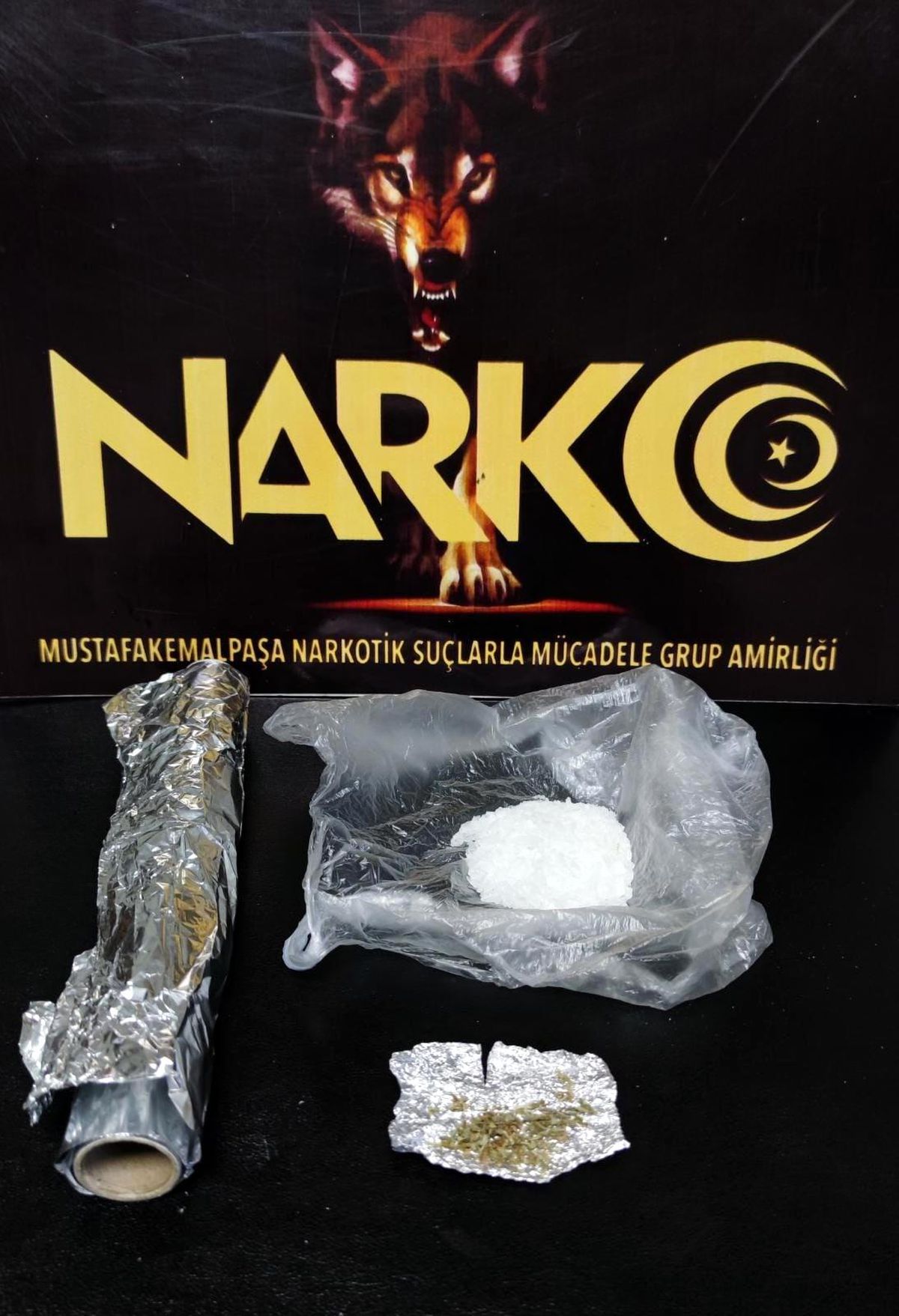 Çarparak durdurulan araçtan uyuşturucu çıktı