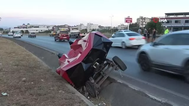 Çekicisinden fırlayan deniz otomobili karayolunu birbirine kattı