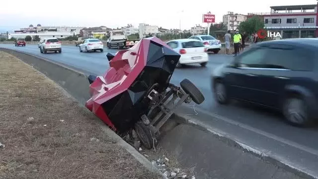 Çekicisinden fırlayan deniz otomobili karayolunu birbirine kattı