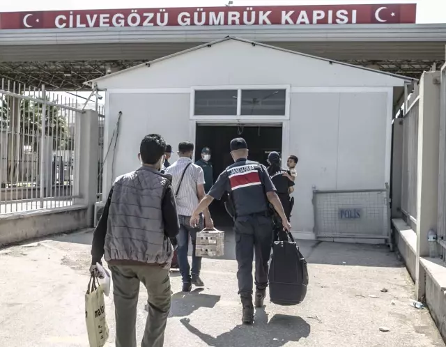 Cilvegözü Sınır Kapısı'ndan Kurban Bayramı öncesi Suriye'ye geçişler başladı
