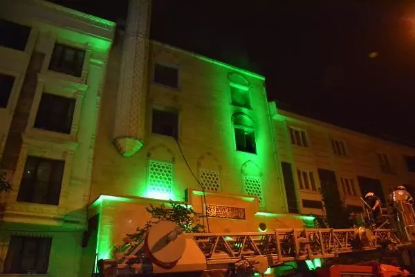 Son dakika: GAZİOSMANPAŞA'DA KUR'AN KURSU'NDA KORKUTAN YANGIN