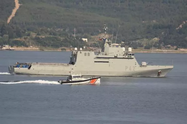 Son dakika... İSPANYA SAVAŞ GEMİSİ ÇANAKKALE BOĞAZI'NDAN GEÇTİ