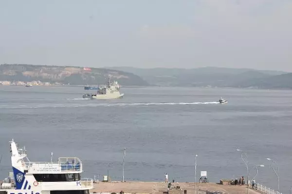 Son dakika... İSPANYA SAVAŞ GEMİSİ ÇANAKKALE BOĞAZI'NDAN GEÇTİ