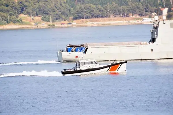 Son dakika... İSPANYA SAVAŞ GEMİSİ ÇANAKKALE BOĞAZI'NDAN GEÇTİ