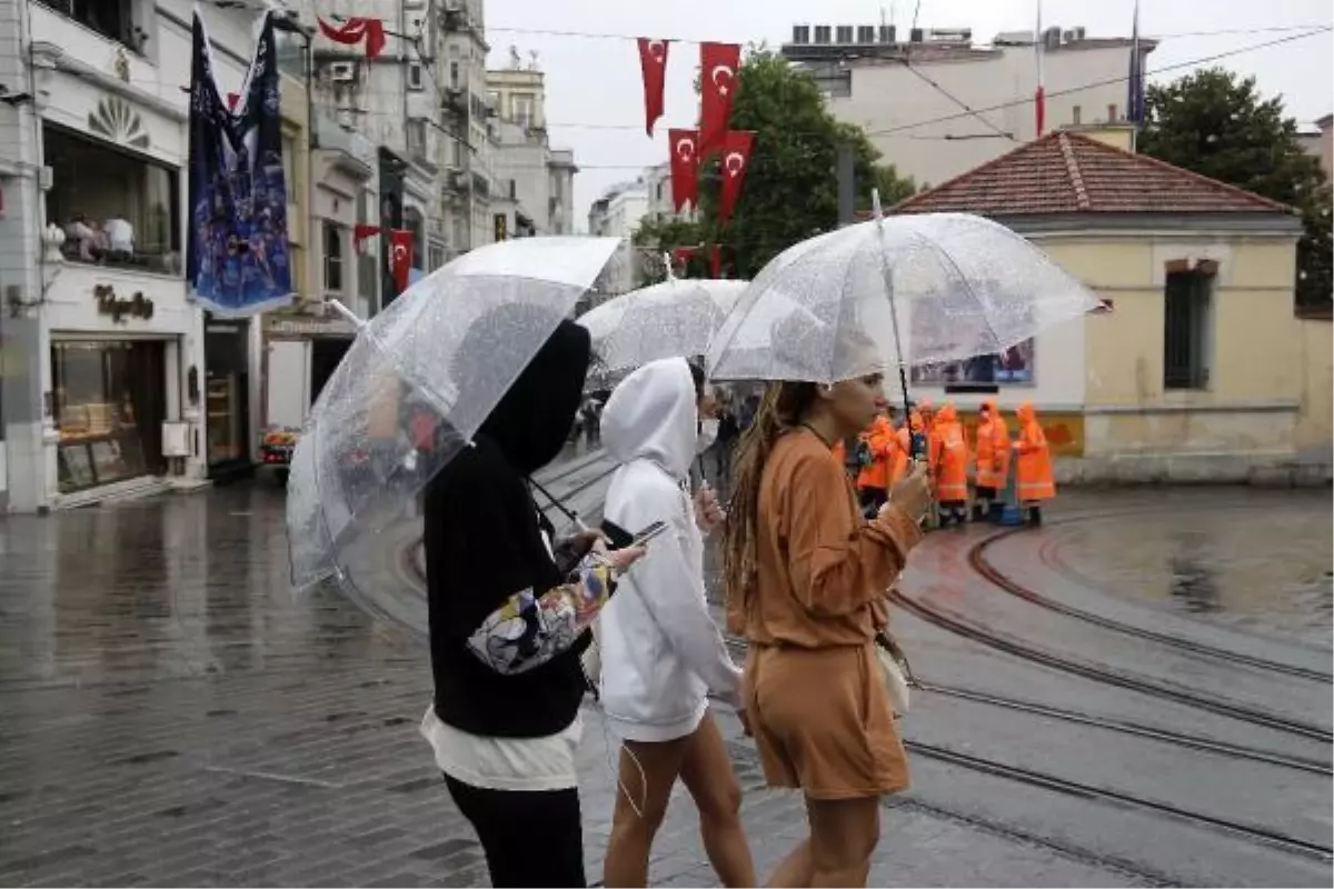 İstanbul'da yağmur yağdı; trafik yüzde 67'ye ulaştı