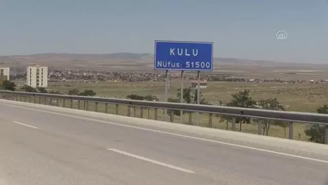 İsveç'te parti kuran siyasetçi, hemşehrilerinden oy istemek için memleket sokaklarında İsveç'te parti kuran siyasetçi, hemşehrilerinden oy istemek için memleket sokaklarında