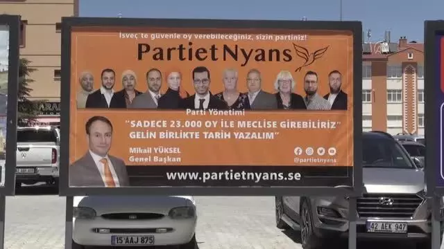 İsveç'te parti kuran siyasetçi, hemşehrilerinden oy istemek için memleket sokaklarında