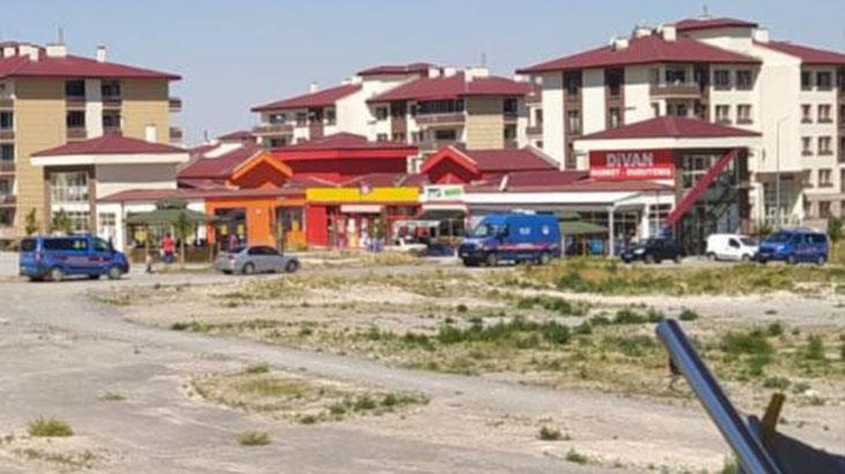 Kahreden haber! Genç esnaf dükkanda kendini astı