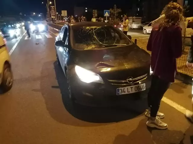 Otomobilin çarptığı hala ve yeğeni yaralandı Otomobilin çarptığı hala ve yeğeni yaralandı