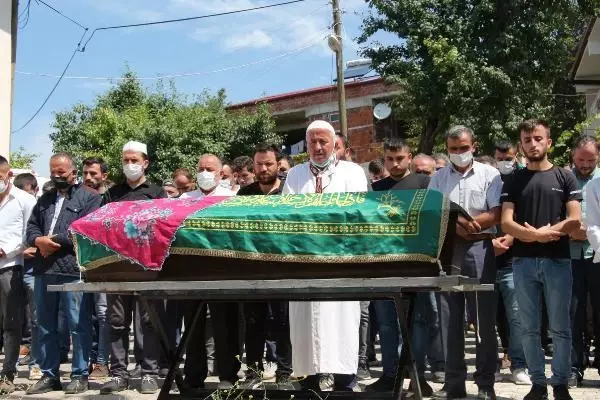 KAZADA ÖLEN 8,5 AYLIK HAMİLE ESRA İLE YEĞENİ TAHA TOPRAĞA VERİLDİ