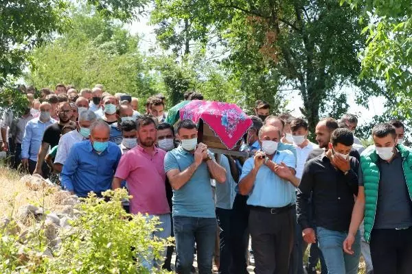 KAZADA ÖLEN 8,5 AYLIK HAMİLE ESRA İLE YEĞENİ TAHA TOPRAĞA VERİLDİ KAZADA ÖLEN 8,5 AYLIK HAMİLE ESRA İLE YEĞENİ TAHA TOPRAĞA VERİLDİ