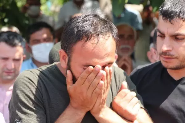 KAZADA ÖLEN 8,5 AYLIK HAMİLE ESRA İLE YEĞENİ TAHA TOPRAĞA VERİLDİ