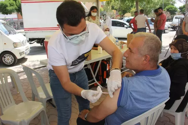 Vatandaşlar Türkçe ve Arapça anonslarla Kovid-19 aşısı olmaya davet ediliyor