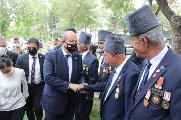 KKTC CUMHURBAŞKANI TATAR KIBRIS GAZİLERİYLE BİR ARAYA GELDİ