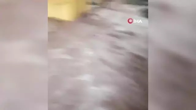 Meksika'da sağanak yolları göle çevirdi Meksika'da sağanak yolları göle çevirdi