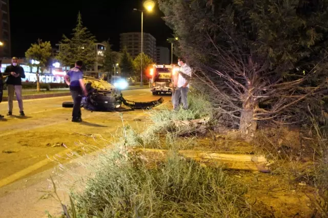 Nevşehir'de otomobil ağaçlara çarpan otomobil takla attı