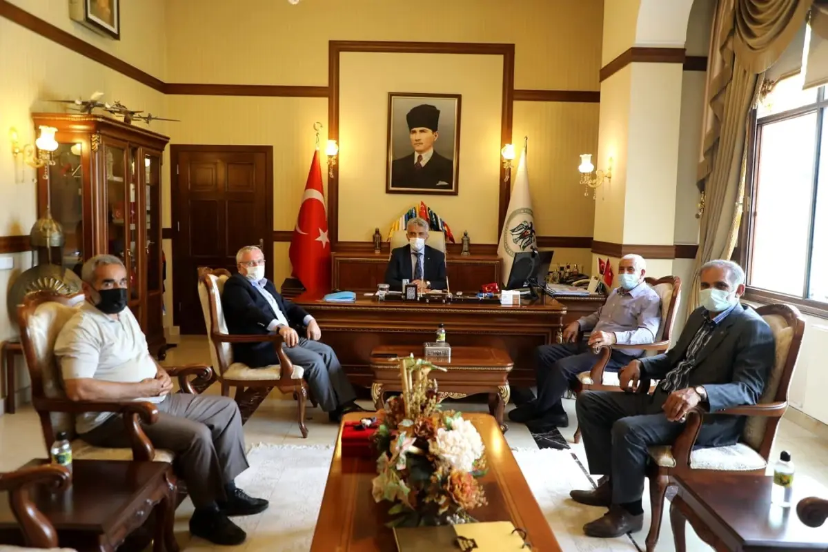 Saadet Partisi Genel Başkan Yardımcısı Yılmaz Bayat ve Beraberindeki Heyet, Sayın Valimiz Mehmet Makas'ı Ziyaret Ettiler