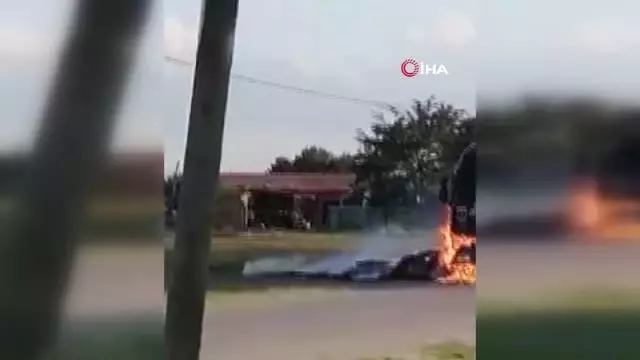 Saman balyası yüklü tır cayır cayır yandı