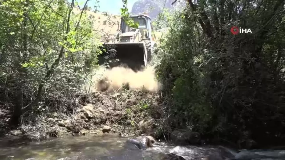 Sıcaklardan bunalan köyün gençlerinin imdadına belediye çözüm buldu