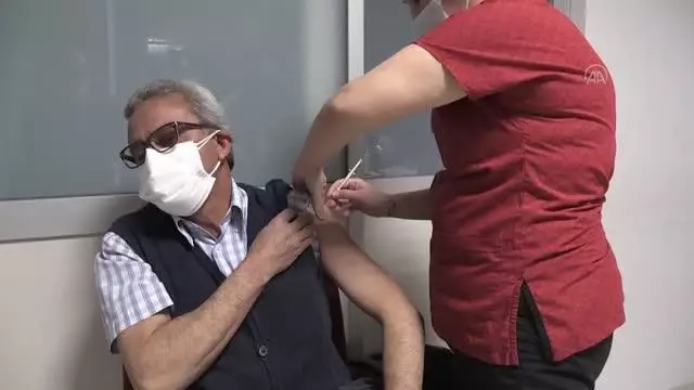 Türkiye'de nüfusa göre en çok Kovid-19 aşısı yapılan Muğla'da 'rehavet'e yer yok