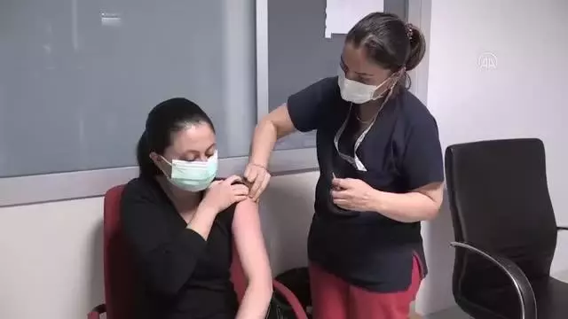 Türkiye'de nüfusa göre en çok Kovid-19 aşısı yapılan Muğla'da 'rehavet'e yer yok