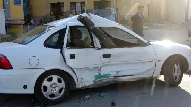 Uşak'ta minibüs otomobille çarpıştı; 8 yaralı
