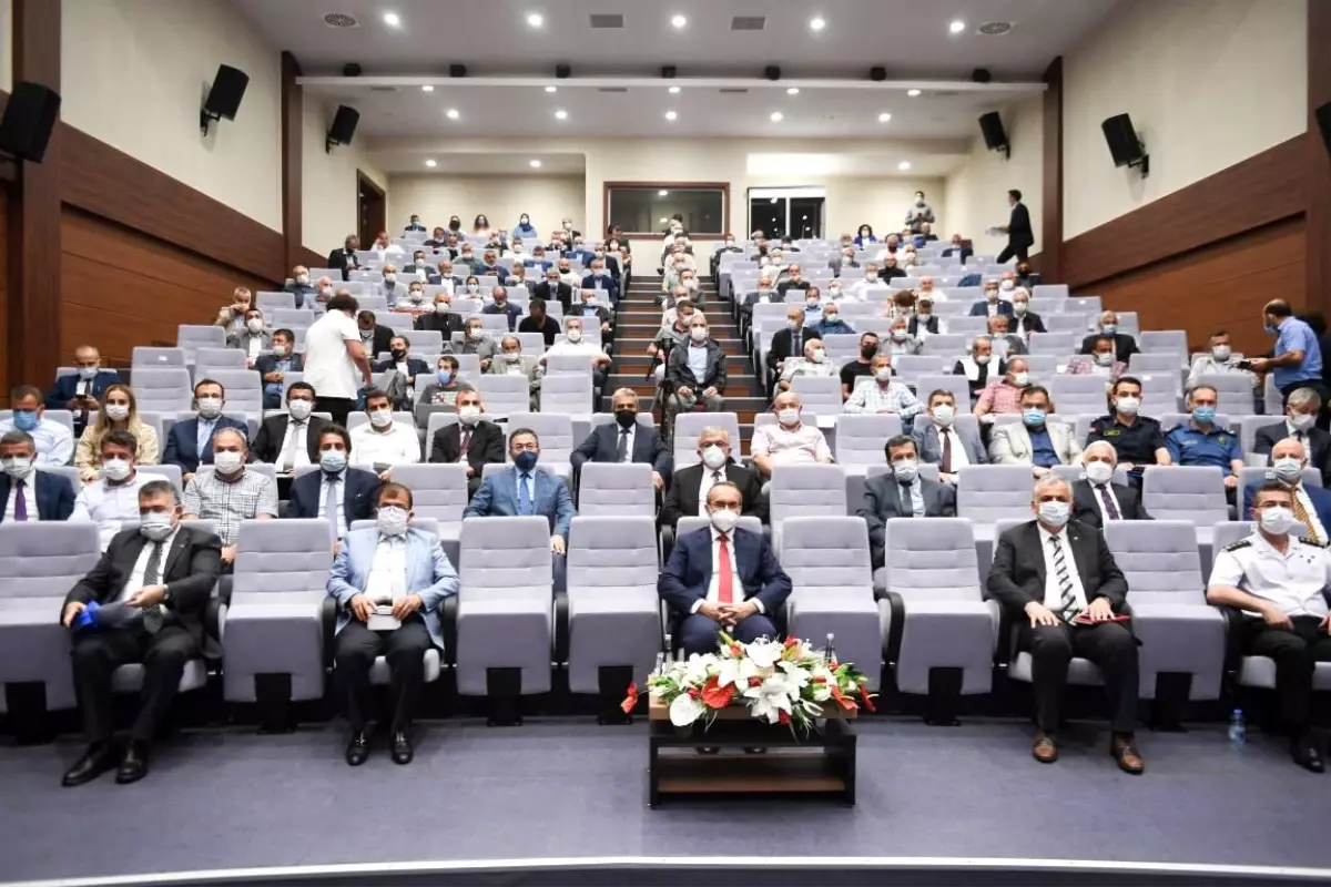 Vali Yavuz, İzmit İlçe Muhtarlarımızla Bir Araya Geldi