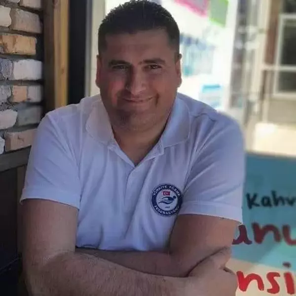 Yüzme hakemi, şampiyona yolunda kalp krizinden öldü Yüzme hakemi, şampiyona yolunda kalp krizinden öldü