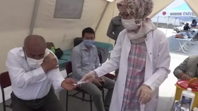 178 bin kişiye ilk doz, yaklaşık 100 bin kişiye de 2. doz Kovid-19 aşısı uygulandı