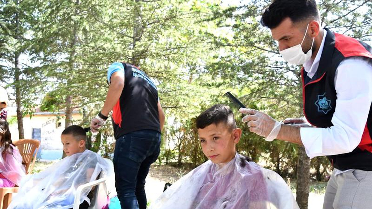 Aksaray Belediyesi Tarafından Hayata Geçirilen Sosyal Mağaza Otobüsü ve Mobil Çorba Aracı Köy Çocuklarının Yüzünü Güldürdü