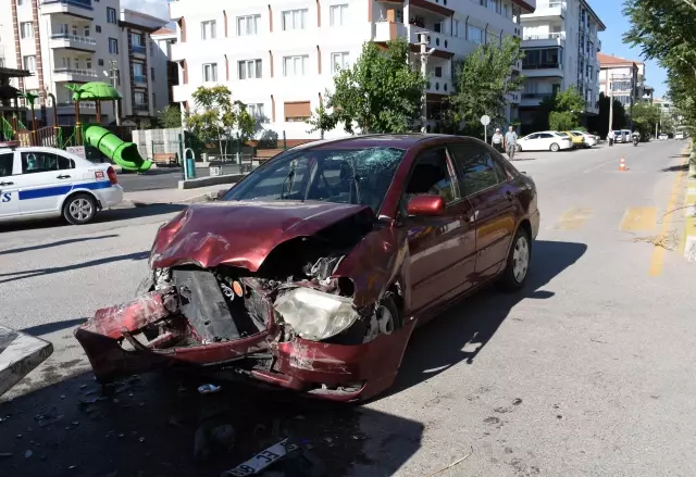 Aksaray'da minibüsle otomobil çarpıştı: 5 yaralı Aksaray'da minibüsle otomobil çarpıştı: 5 yaralı