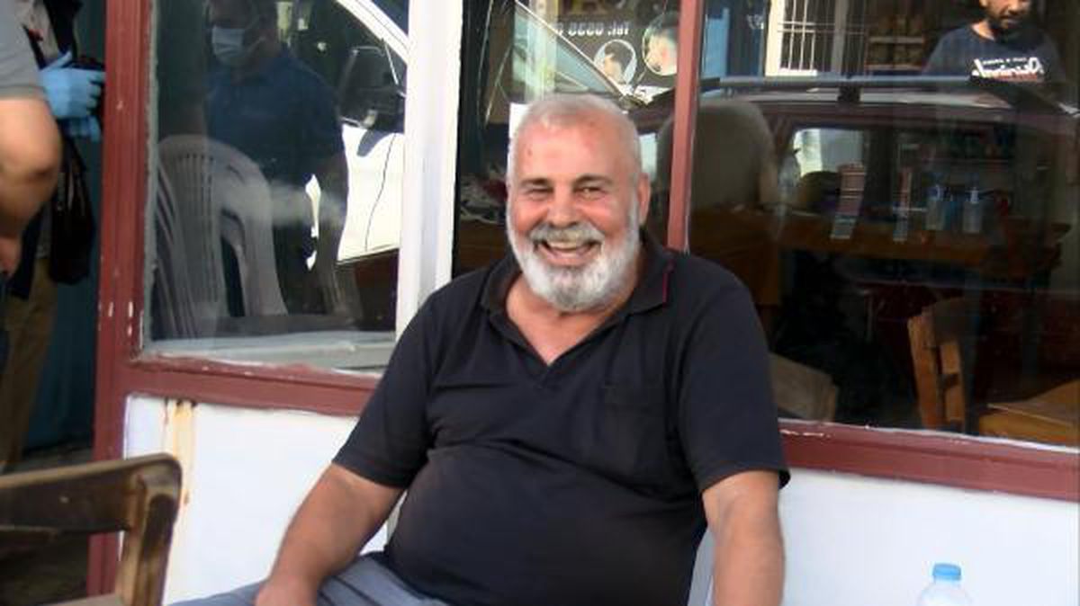 Kahvede otururken bacağından yaralandı, uğradığı saldırıyı kahkaha atarak anlattı
