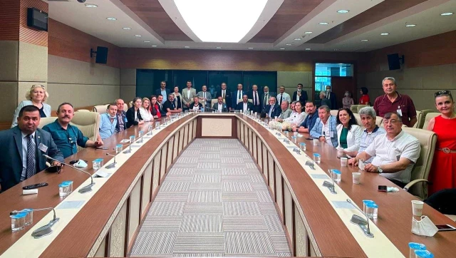 Başkan Ataç muhtarlar ve esnafla birlikte Kılıçdaroğlu'nu ziyaret etti