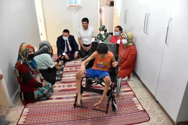 Bağlar Belediye Başkanı Beyoğlu, epilepsi hastası çocuğu ziyaret etti